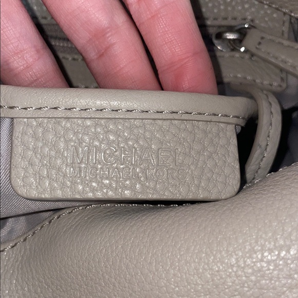 Michael Kors ‘Astor’ Large Leather Hobo - Picture 14 of 15